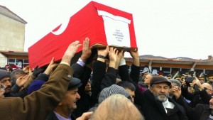 diyarbakirin-sur-ilcesinde-teroristlerin-actigi-ates-sonucu-sehit-002
