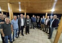 Cingili Camisi Bahçesine perde duvar ve cami içine ısıtma sistemi yapılması konularında mahalle sakinleri ile fikir alışverişinde bulunuldu.