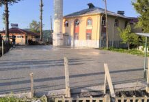 Akkuş Çukurköy Muhtar ve Azaları ile Köylüler; Köydeki 2 Caminin Yanlarına Cami İçine Sığmayan Cemaatin Namaz Kılacağı, Cenaze Namazı Kılacağı ve Davetlerde Yararlanacağı Alanlar Yapıyorlar.